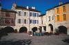 Lauzerte-place-Cornieres-ensoleillee-Lauzerte-630x410