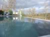 piscine à débordement  et terrasse
